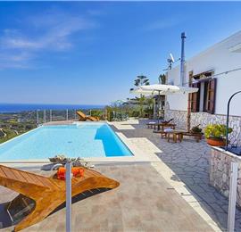 2 bedroom villa with pool, Castellammare del Golfo, sleeps 4